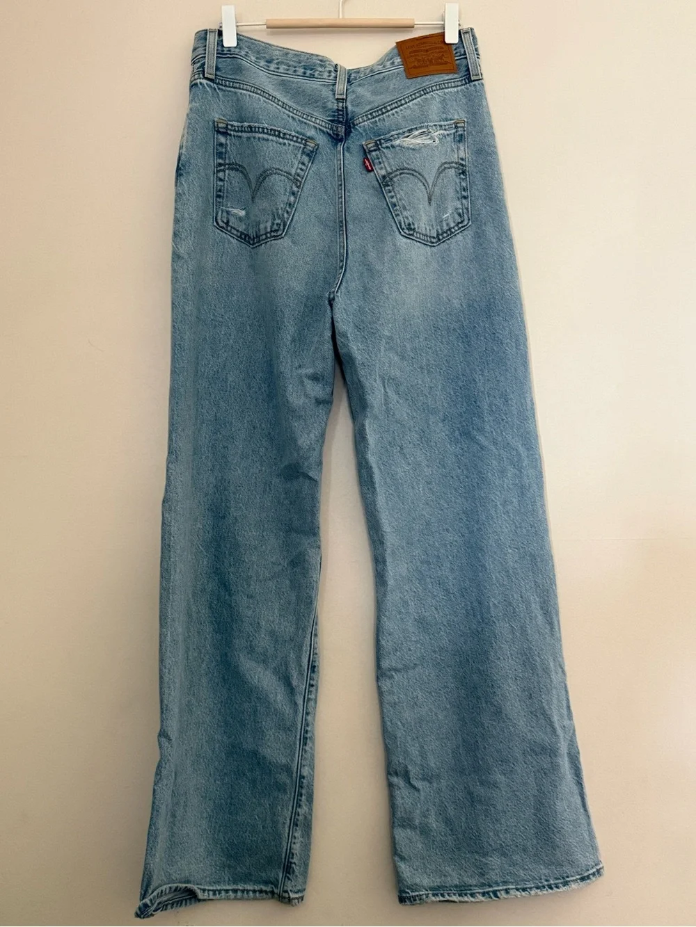 Levi’s ribcage wide leg 28x32 Like New